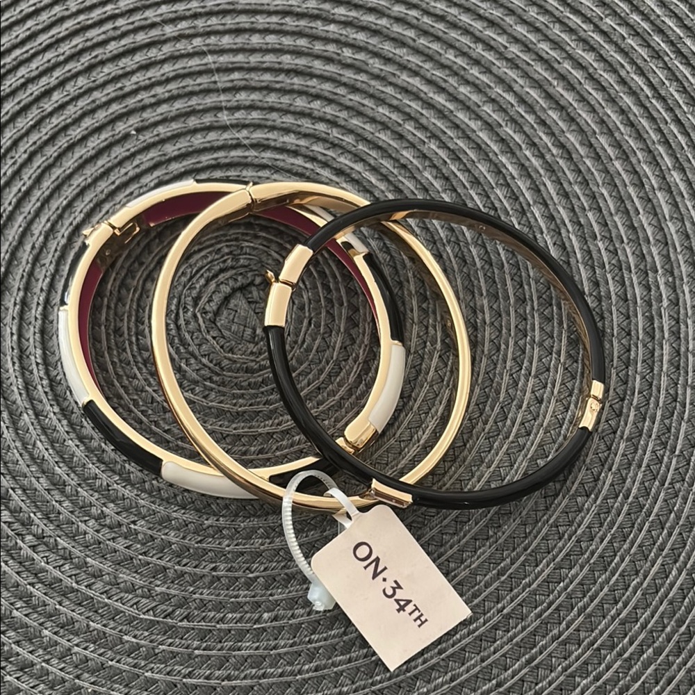 ON:34th Elegant Gold and Black Bracelet Set